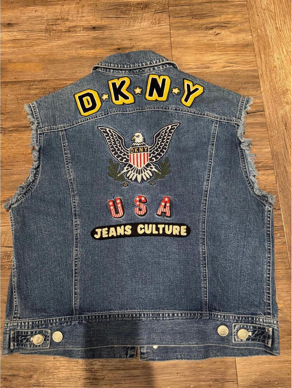 Vintage DKNY Embroidered USA Cut Off Sleeve Denim Vest Sz M EUC